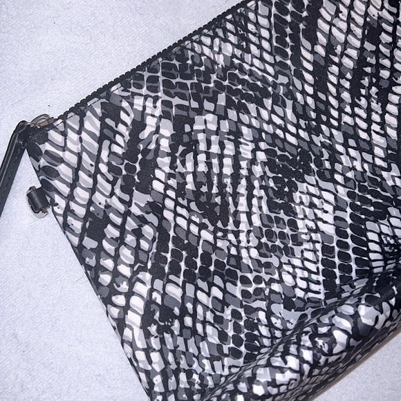 GILI NWOT Large Zipper Pouch - Picture 5 of 7